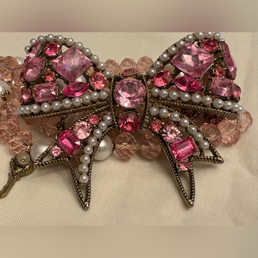 Authentic Betsey Johnson Pink Bow & Pearl Stretch Bracelet
